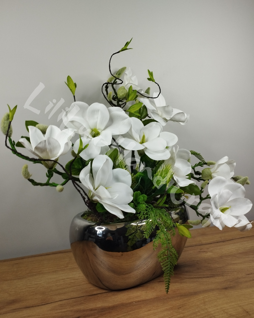 (DD3-2). Klasyczna elegancja w chłodnej oprawie, Biała Magnolia