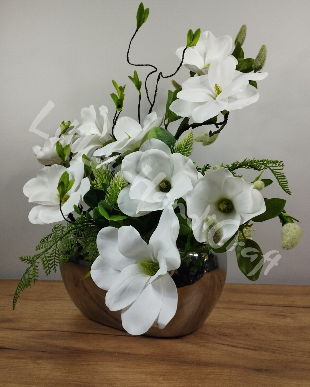 (DD3-2). Klasyczna elegancja w chłodnej oprawie, Biała Magnolia