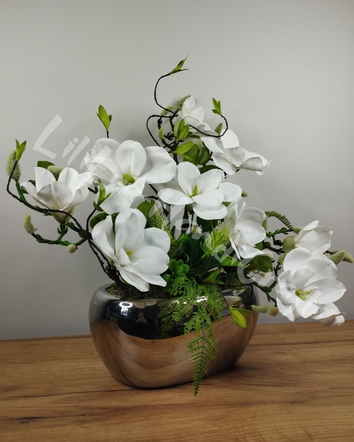 (DD3-2). Klasyczna elegancja w chłodnej oprawie, Biała Magnolia