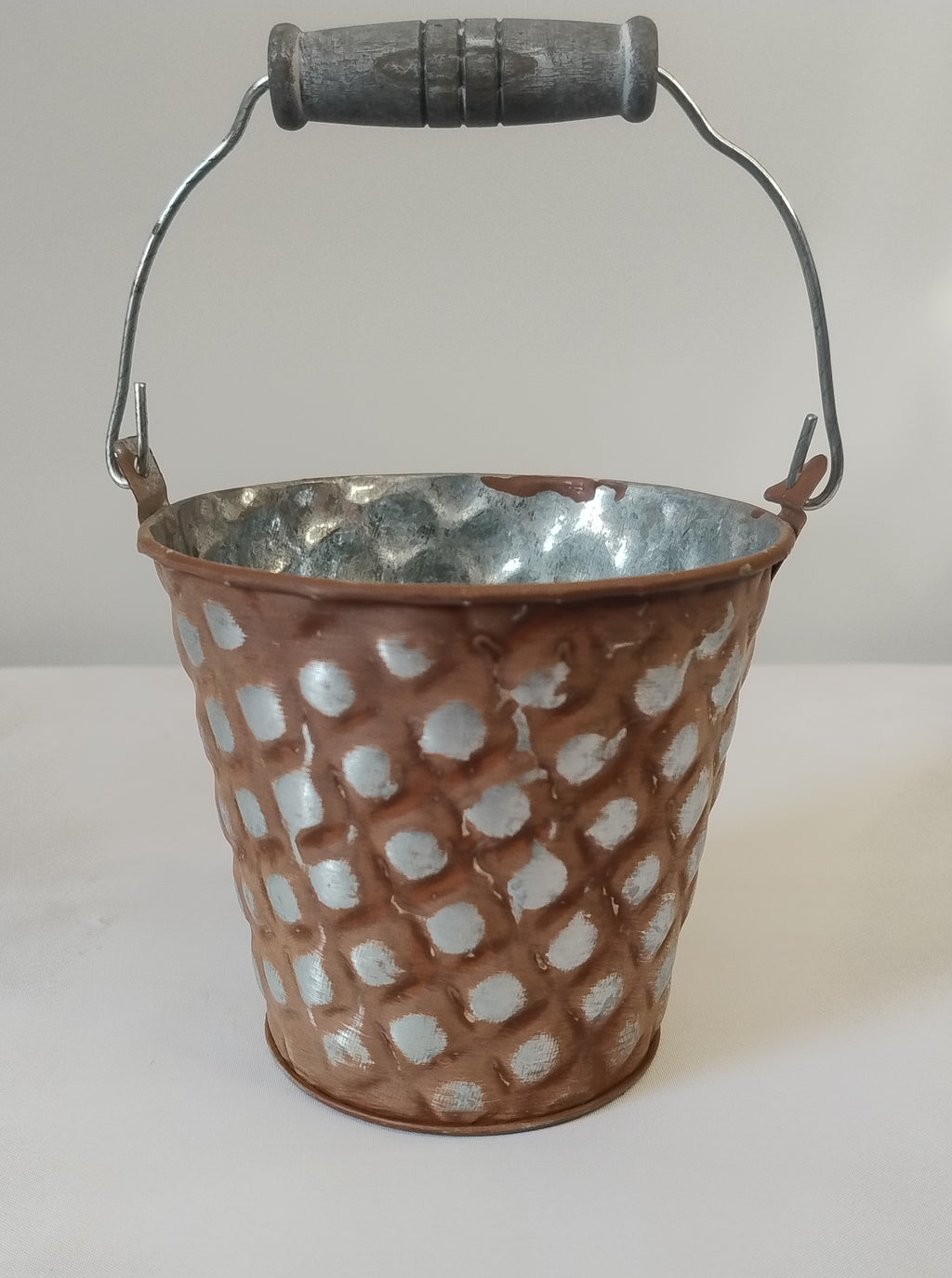 (DS8-2 169834) Metalowa osłonka na doniczkę z uchwytem