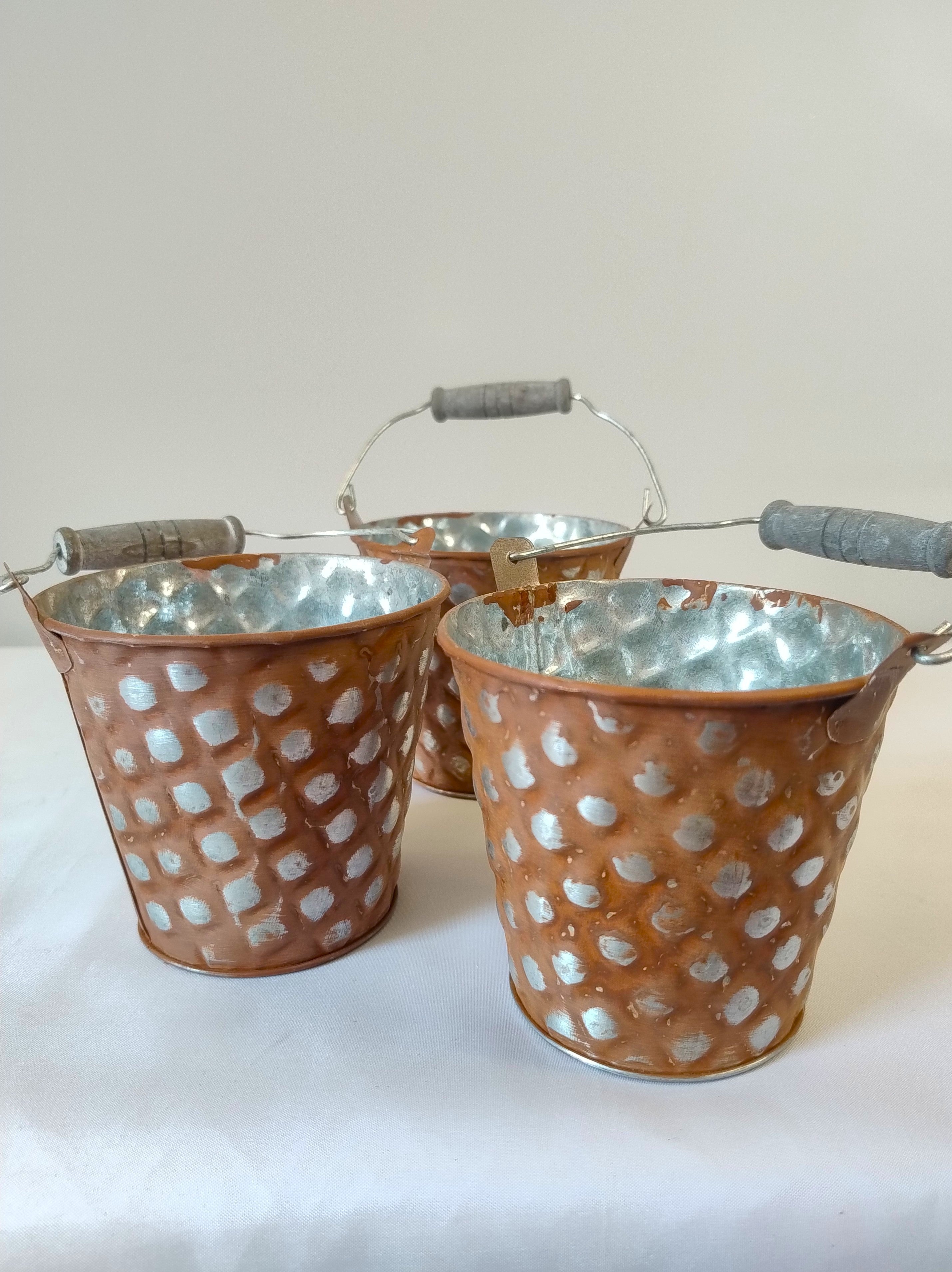 (DS8-2 169834) Metalowa osłonka na doniczkę z uchwytem
