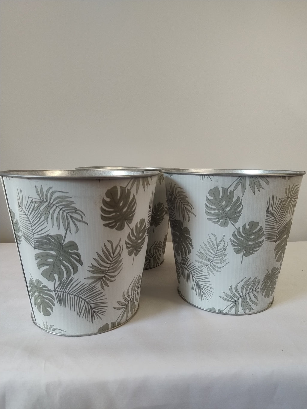 (DS8-2 180042) Metalowa osłonka na doniczkę